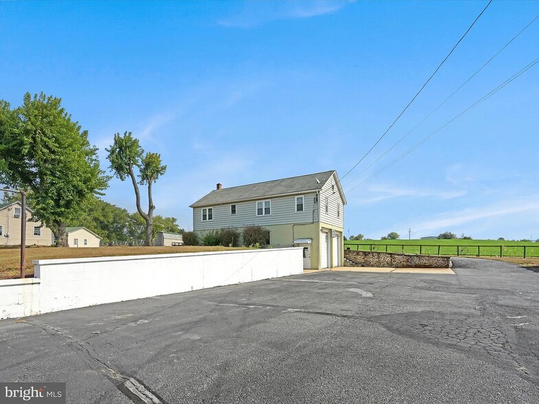 Primary Photo Of 3665 Mountain Rd, Hamburg Flex For Lease