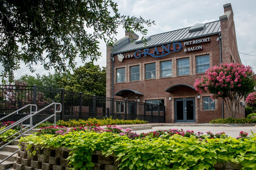 More Photos Of 4529 Donnelly Ave, Fort Worth Veterinarian Kennel For Sale