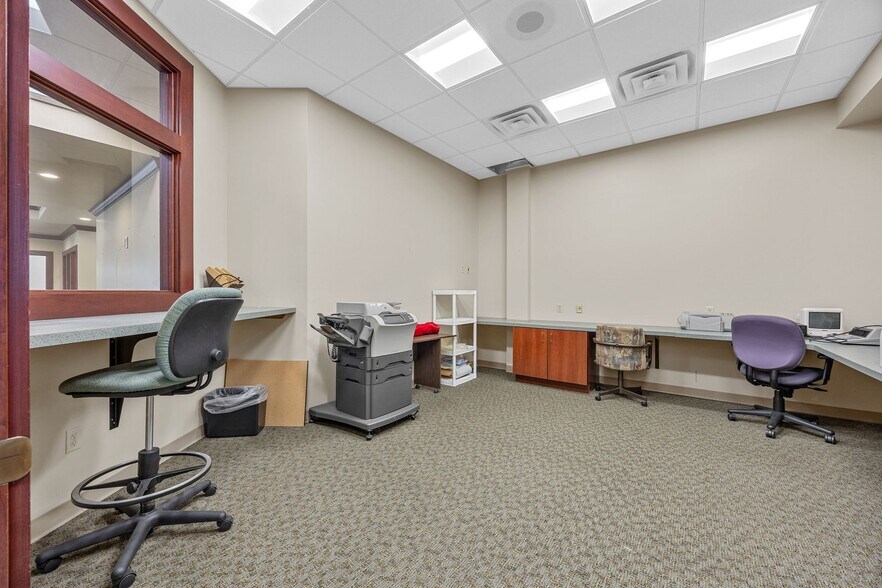 More Photos Of 3414 Mount Vernon Rd SE, Cedar Rapids Office For Sale