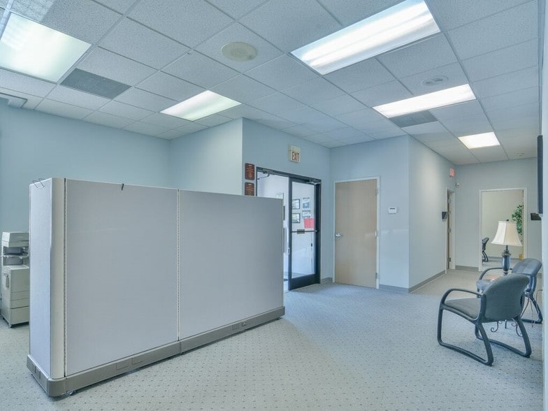 More Photos Of 7 Worth Cir, Johnson City Loft Creative Space For Lease