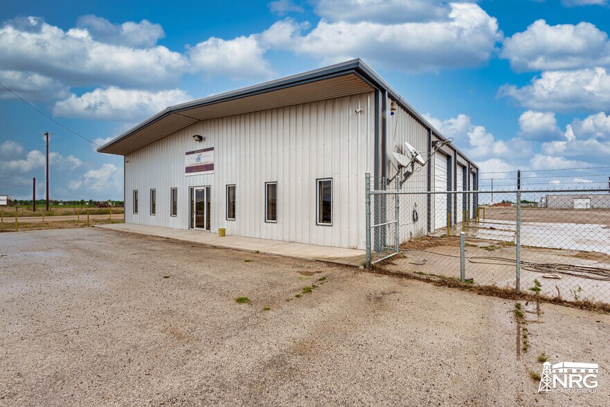 More Photos Of 2011-S Crane, Odessa Warehouse For Lease