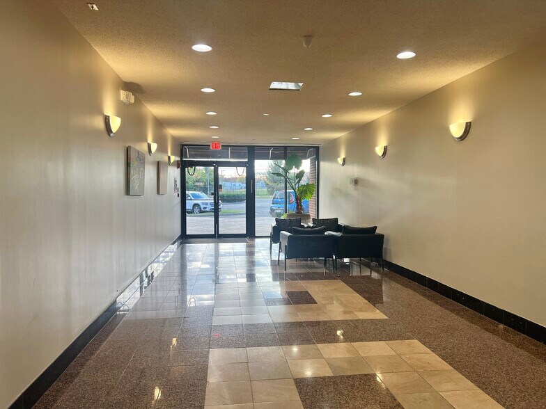 More Photos Of 1952 Gallows Rd, Vienna Office For Lease