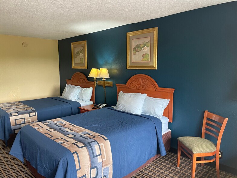 More Photos Of 20 Mountain Dr, Dahlonega Hotel For Sale