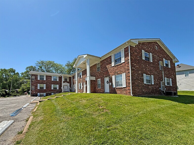 More Photos Of 2293 Frank Scott Pky W, Belleville Apartments For Sale