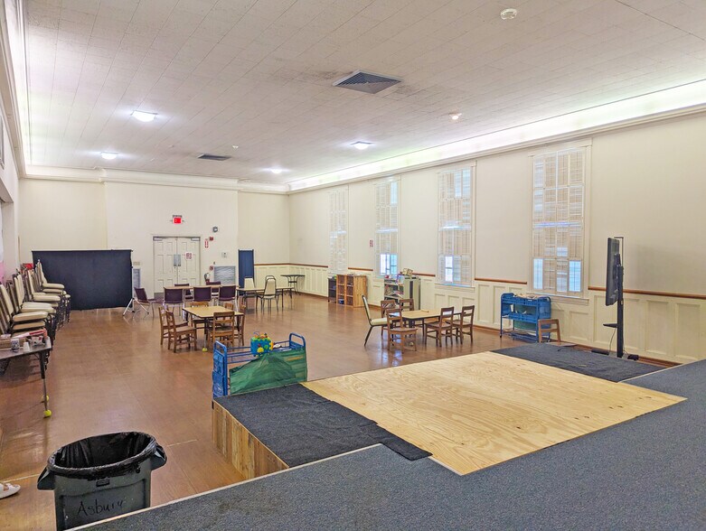 More Photos Of 1800 Cypress Gardens Blvd, Winter Haven Religious Facility For Lease