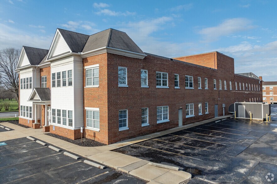 More Photos Of 21111 Chagrin Blvd, Beachwood Office For Lease