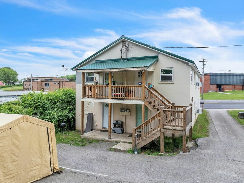 More Photos Of 929 N Roane St, Harriman Apartments For Sale