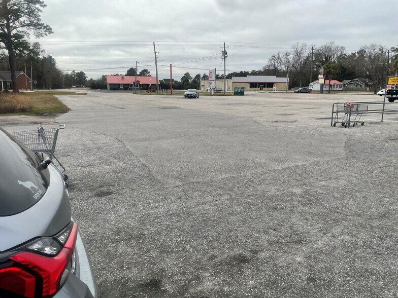 More Photos Of 624 S Walnut St, Pamplico General Retail For Lease