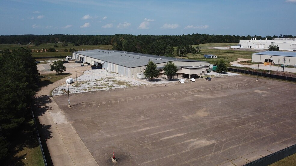 More Photos Of 56 County Road 166, Oxford Warehouse For Lease