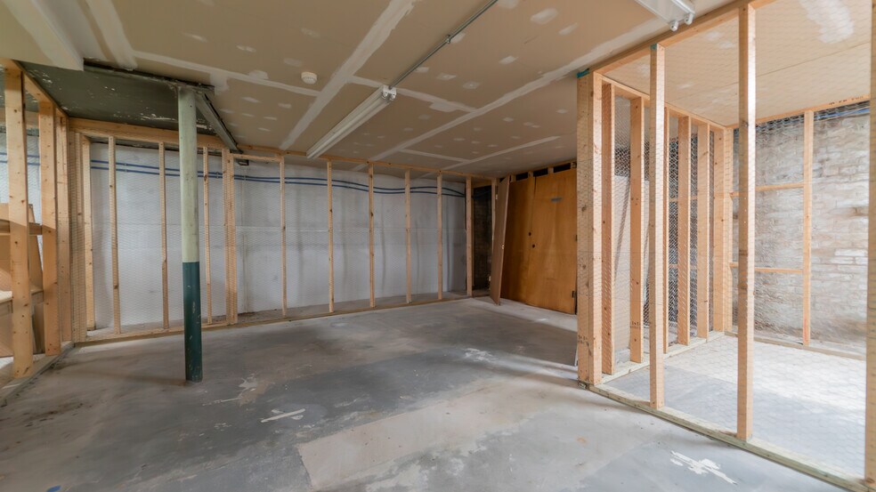 More Photos Of 710 Franklin St, Michigan City Freestanding For Lease