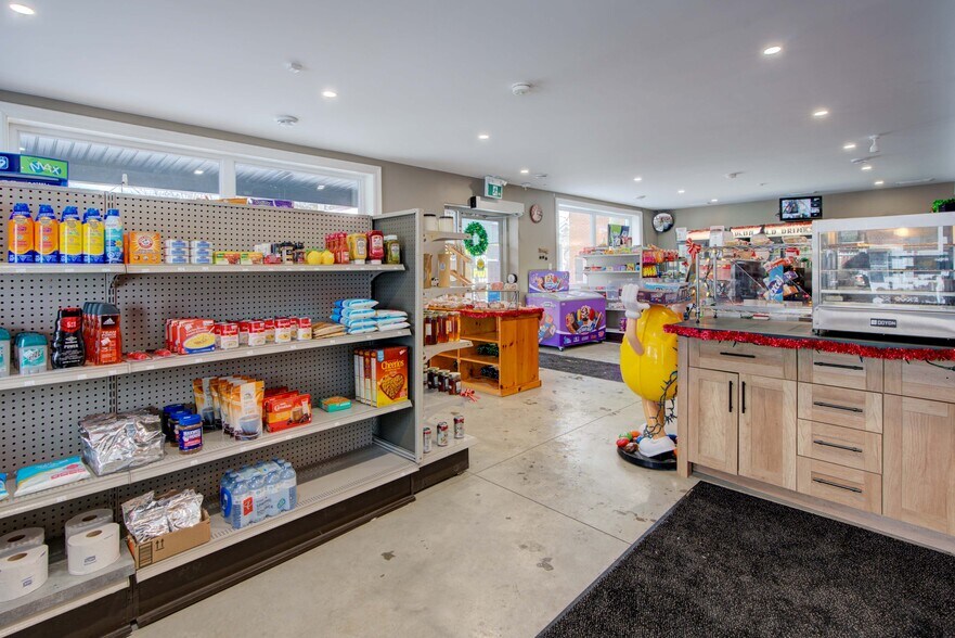 More Photos Of 25 Main St E, Lyn Storefront Retail Office For Sale