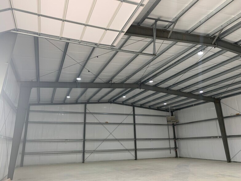 More Photos Of 1115 jc lane, Pilot Point Unknown For Lease
