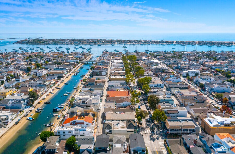 More Photos Of 322 Marine Ave, Newport Beach Freestanding For Lease