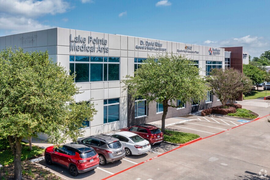 More Photos Of 7501 Lakeview Pkwy, Rowlett Medical For Lease