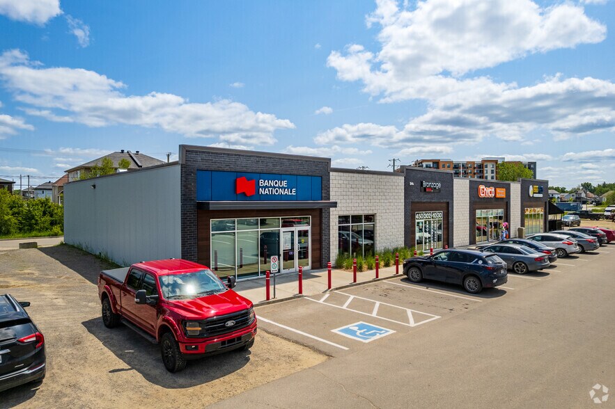 More Photos Of 2305 Av Du Marché, St-Lin-Laurentides Unknown For Lease