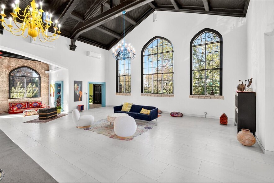 More Photos Of 1034 S Kingshighway Blvd, Saint Louis Office For Sale