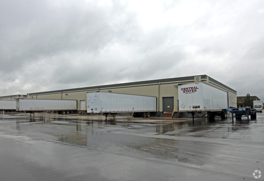 More Photos Of 29031-29045 Airport Dr, Romulus Unknown For Lease