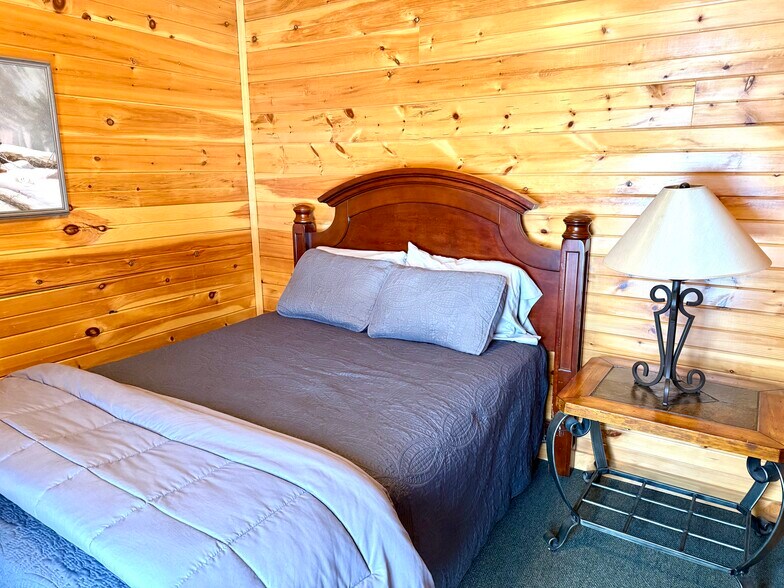 More Photos Of 32600 N State Route 44, Slate Run Hotel For Sale