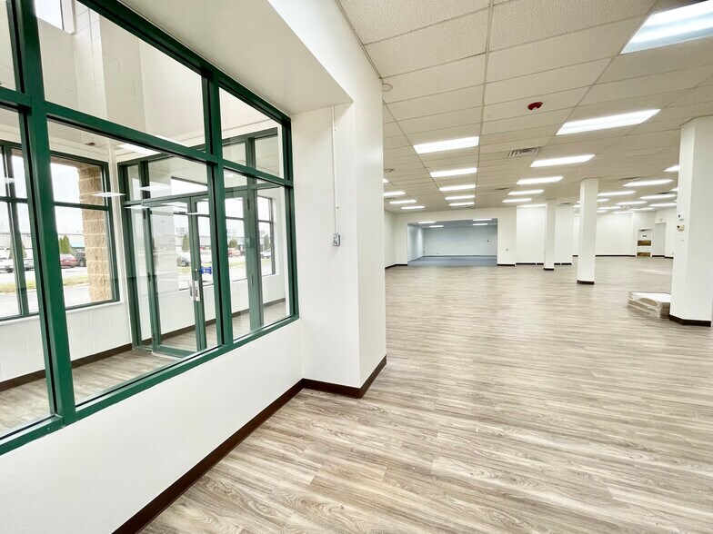 More Photos Of 7358 N Cherryvale Mall Dr, Rockford Storefront Retail Office For Lease