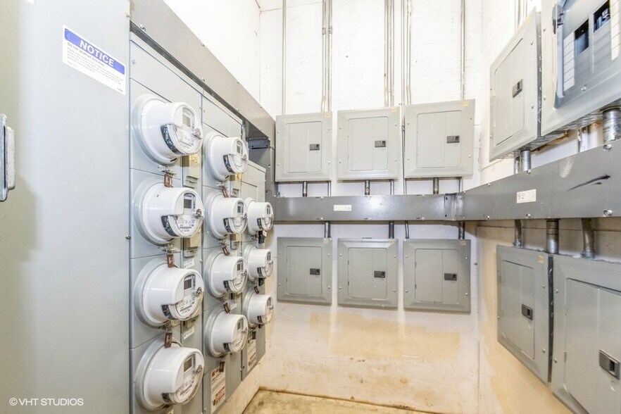 More Photos Of 4554 N Broadway, Chicago Office For Sale