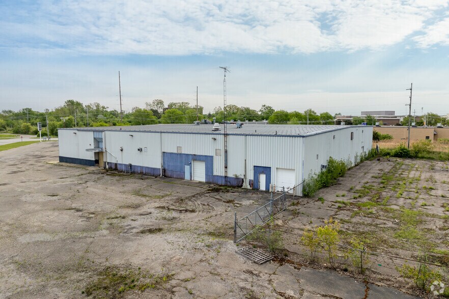 More Photos Of 3070 S Linden Rd, Flint Distribution For Lease