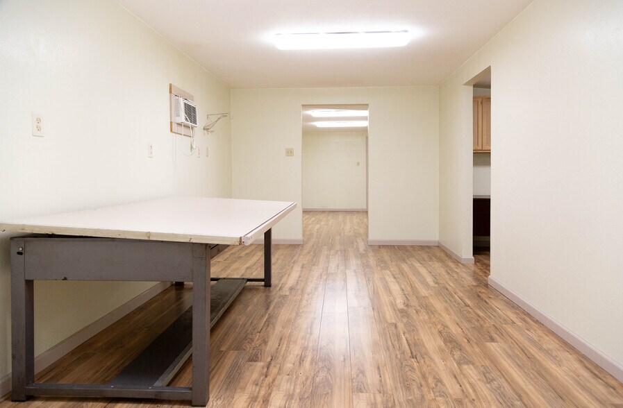 More Photos Of 211 S Austin St, Hutchins Flex For Sale