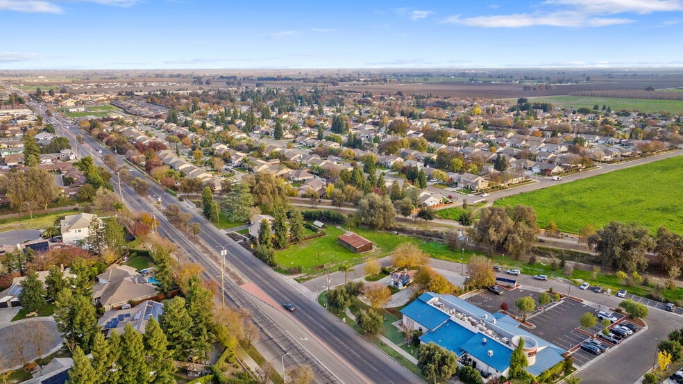 More Photos Of 1103 W Caldwell Ave, Visalia Freestanding For Sale