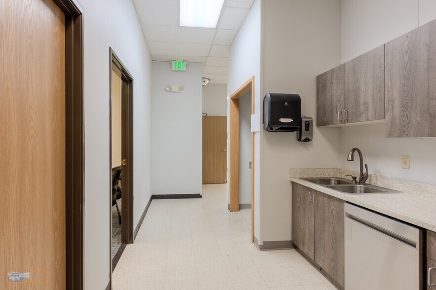 More Photos Of 1860 Lefthand Cir, Longmont Light Manufacturing For Lease