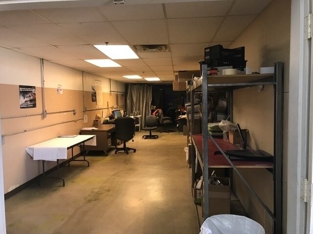 More Photos Of 1495 N Kealy St, Lewisville Distribution For Lease