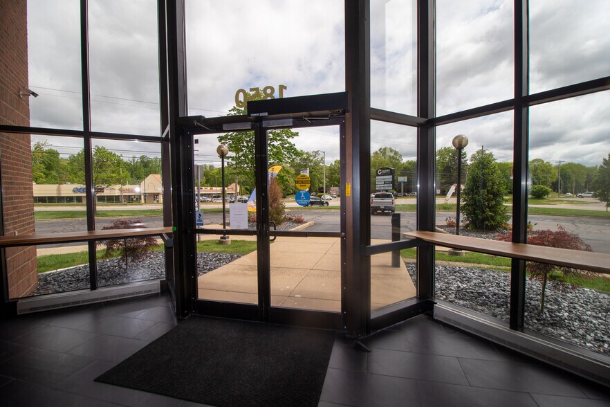 More Photos Of 1850 44th St SW, Grand Rapids Office For Lease