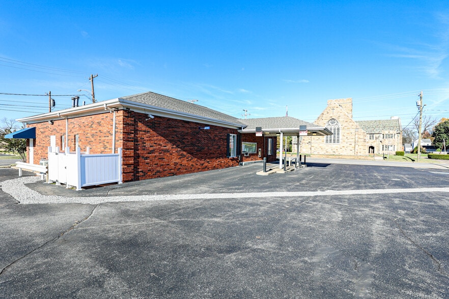 More Photos Of 630 Jefferson St, Paducah Office For Sale
