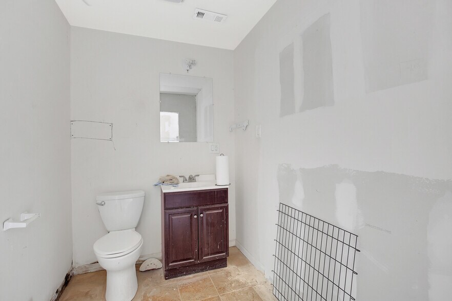 More Photos Of 8801-8805 S Stony Island Ave, Chicago Storefront For Sale