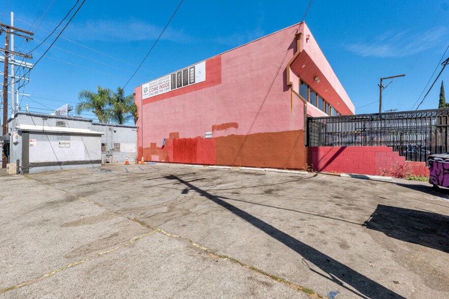 More Photos Of 7214 Sepulveda Blvd, Van Nuys Bar For Sale