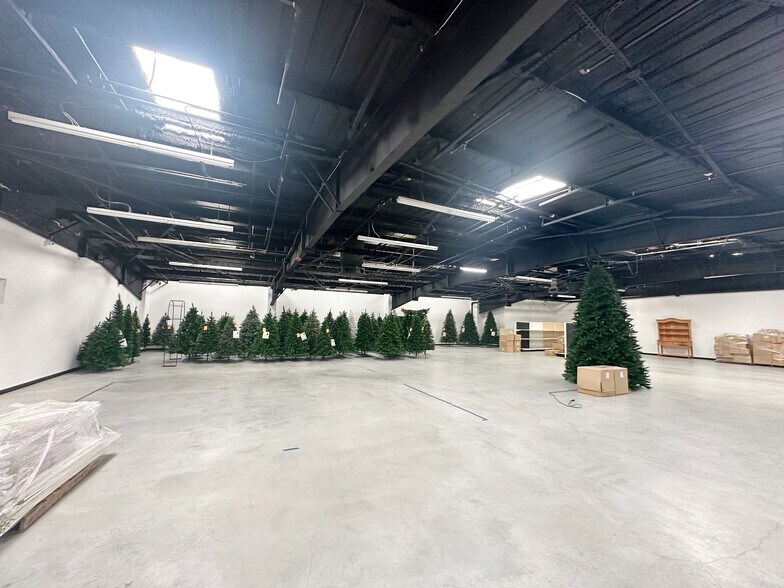 More Photos Of 731-931 Silverado Trl, Rosenberg Warehouse For Sale