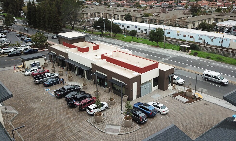 More Photos Of 410 El Camino Real, Belmont Storefront For Lease
