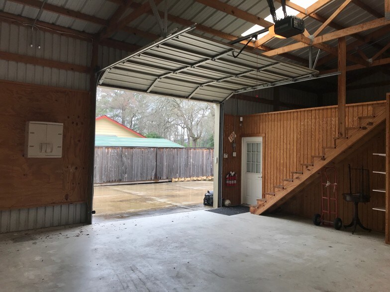 More Photos Of 1115 Chateau Woods Parkway Dr, Conroe Light Manufacturing For Lease