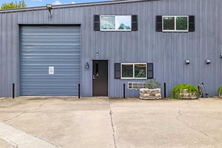 More Photos Of 7648 Broadview Dr, Houston Apartments For Sale