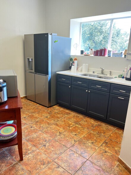 More Photos Of 6400 Hawes, Humble Warehouse For Lease