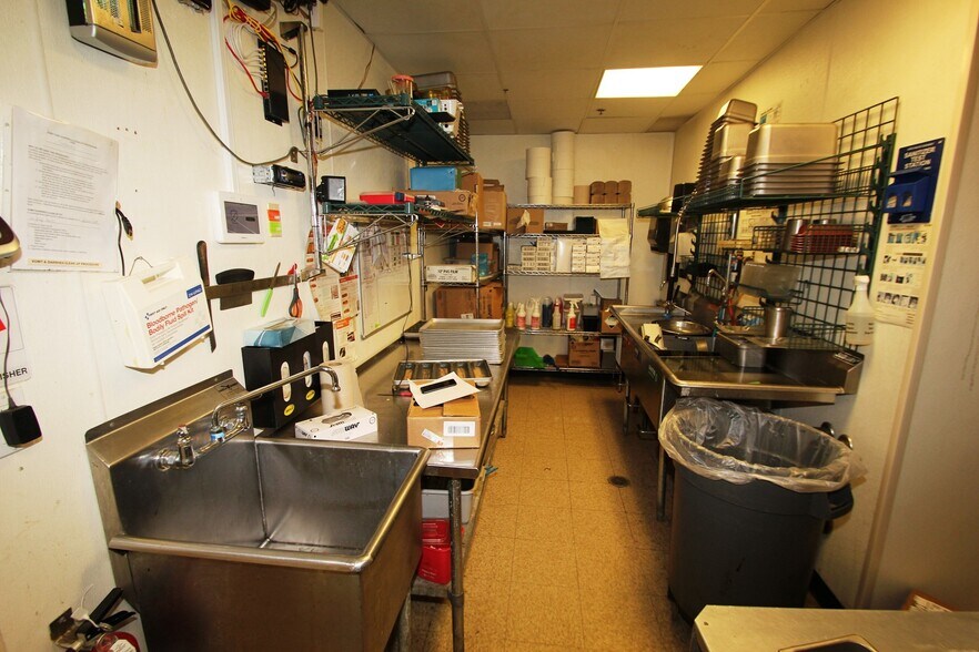 More Photos Of 4 Lowell Rd, North Reading Storefront Retail Office For Lease