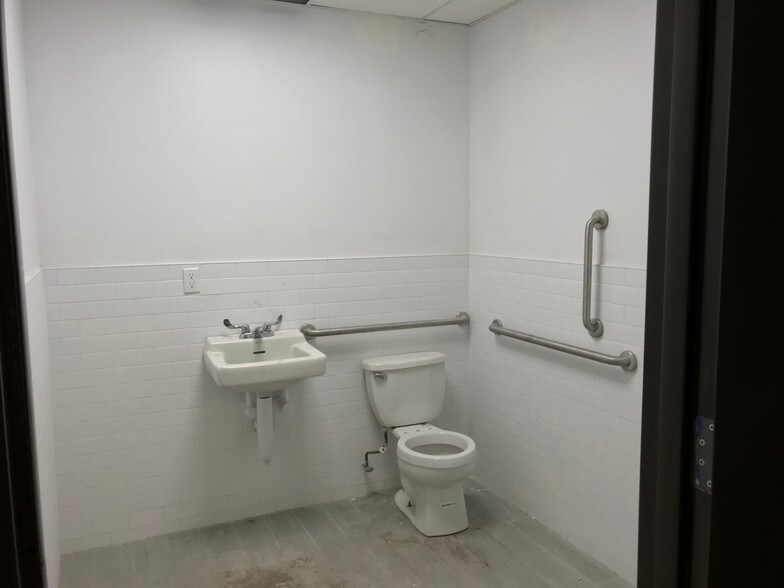 More Photos Of 932 Southern Blvd, Bronx Freestanding For Lease