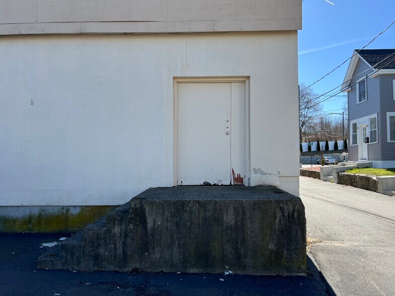 More Photos Of 510 Main St, Woburn Freestanding For Lease