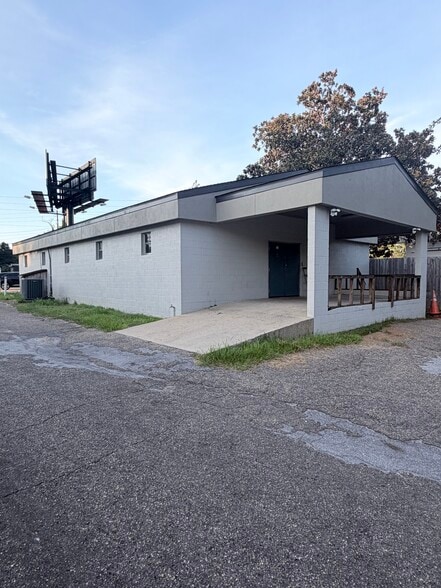More Photos Of 1105 W Tharpe St, Tallahassee Freestanding For Lease