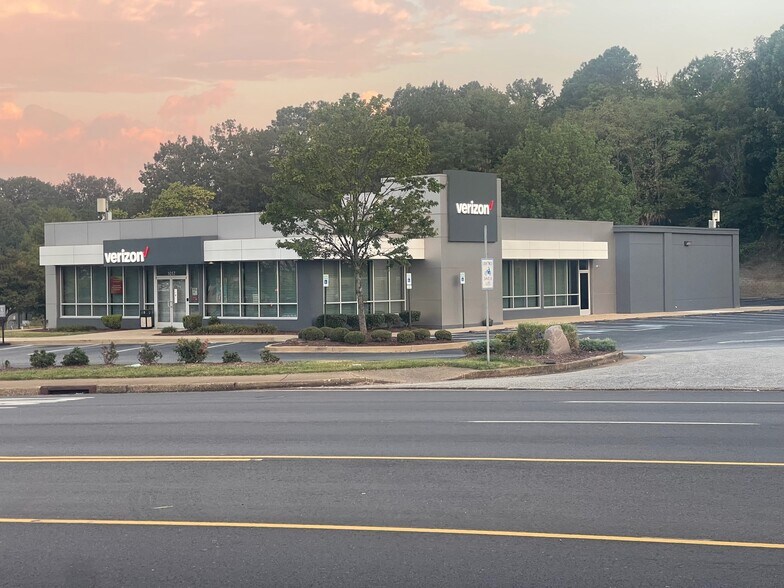 More Photos Of 1017 Vann Dr, Jackson General Retail For Sale