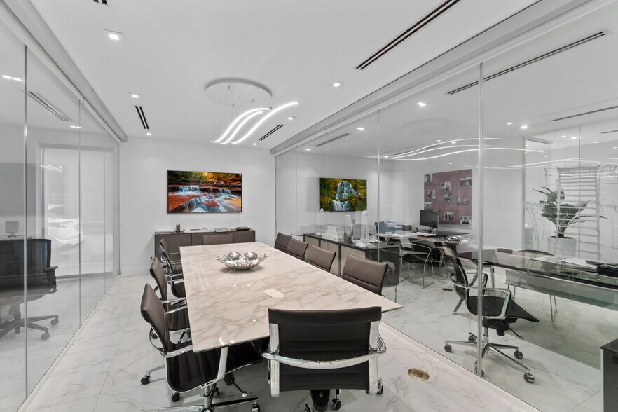 More Photos Of 542 N Miami Ave, Miami Storefront Retail Office For Lease