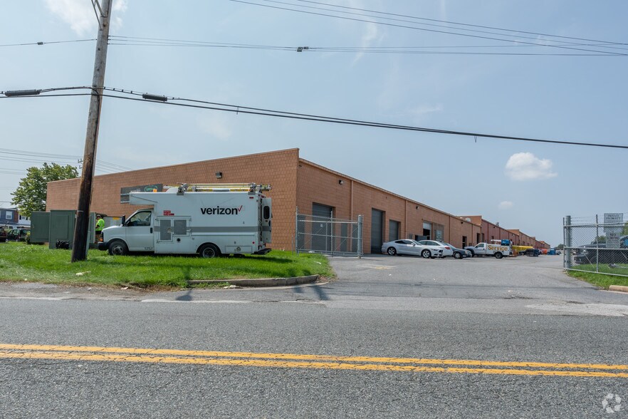 More Photos Of 7900-7996 E Baltimore St, Baltimore Flex For Lease