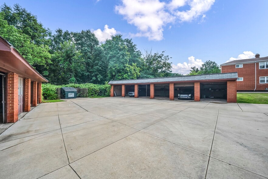 More Photos Of 885 S Green Rd, Cleveland Apartments For Sale