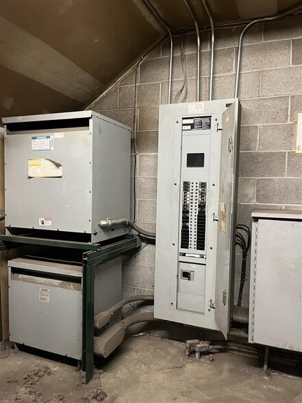 More Photos Of 75 Ransier Dr, Buffalo Truck Terminal For Sale