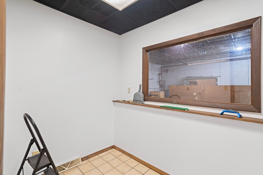 More Photos Of 15 S Worthington St, Youngstown Warehouse For Sale