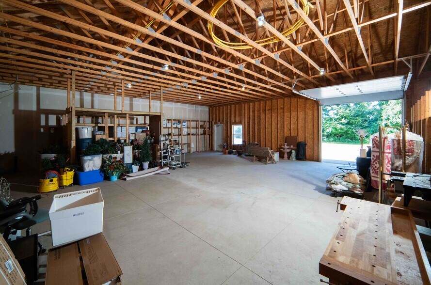 More Photos Of 3375 Blackmore Rd, Perry Light Manufacturing For Sale