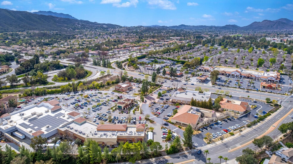 More Photos Of 520 N Ventu Park Rd, Thousand Oaks Storefront Retail Office For Sale